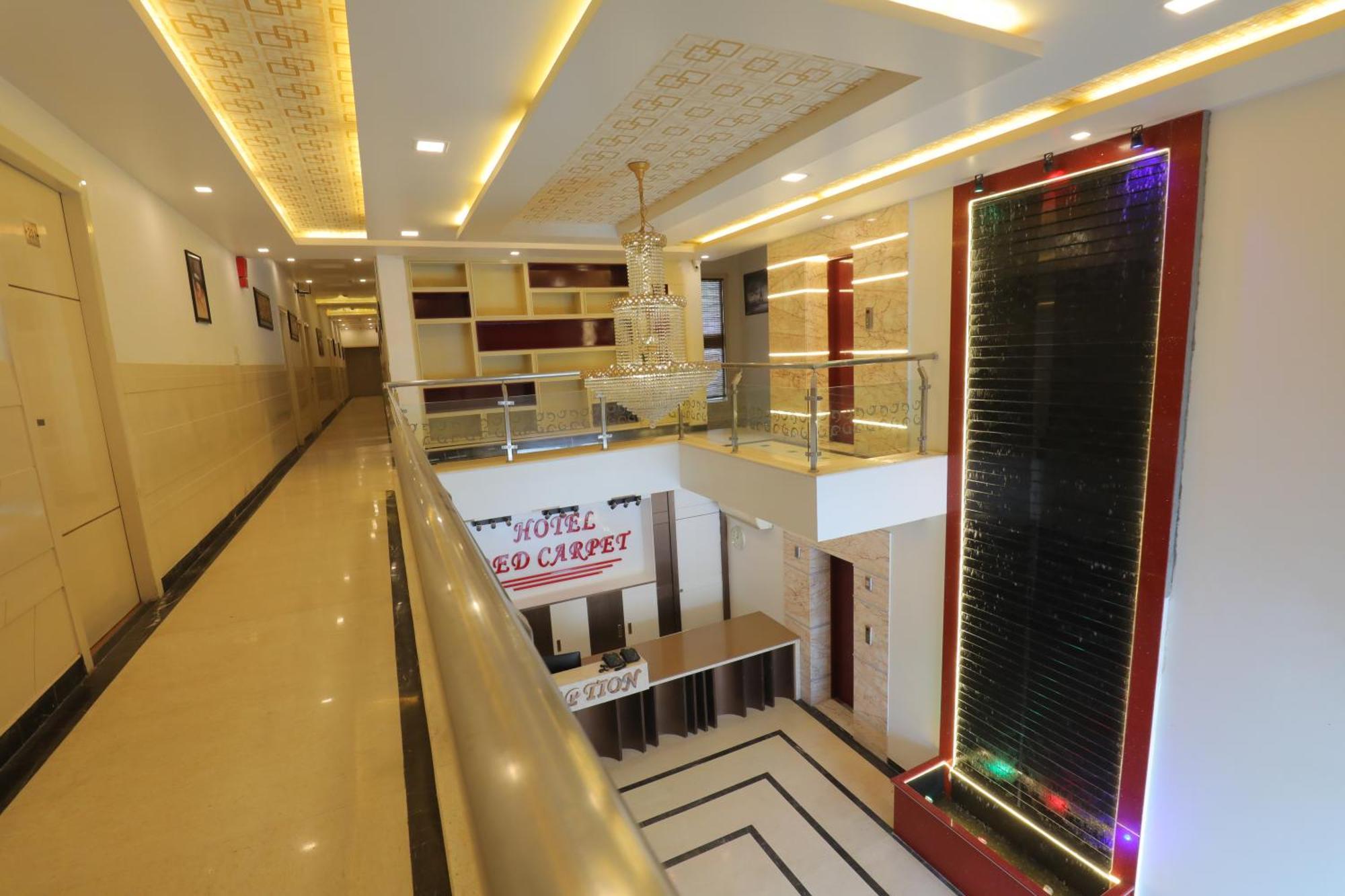 Hotel Red Carpet Tājganj Εξωτερικό φωτογραφία