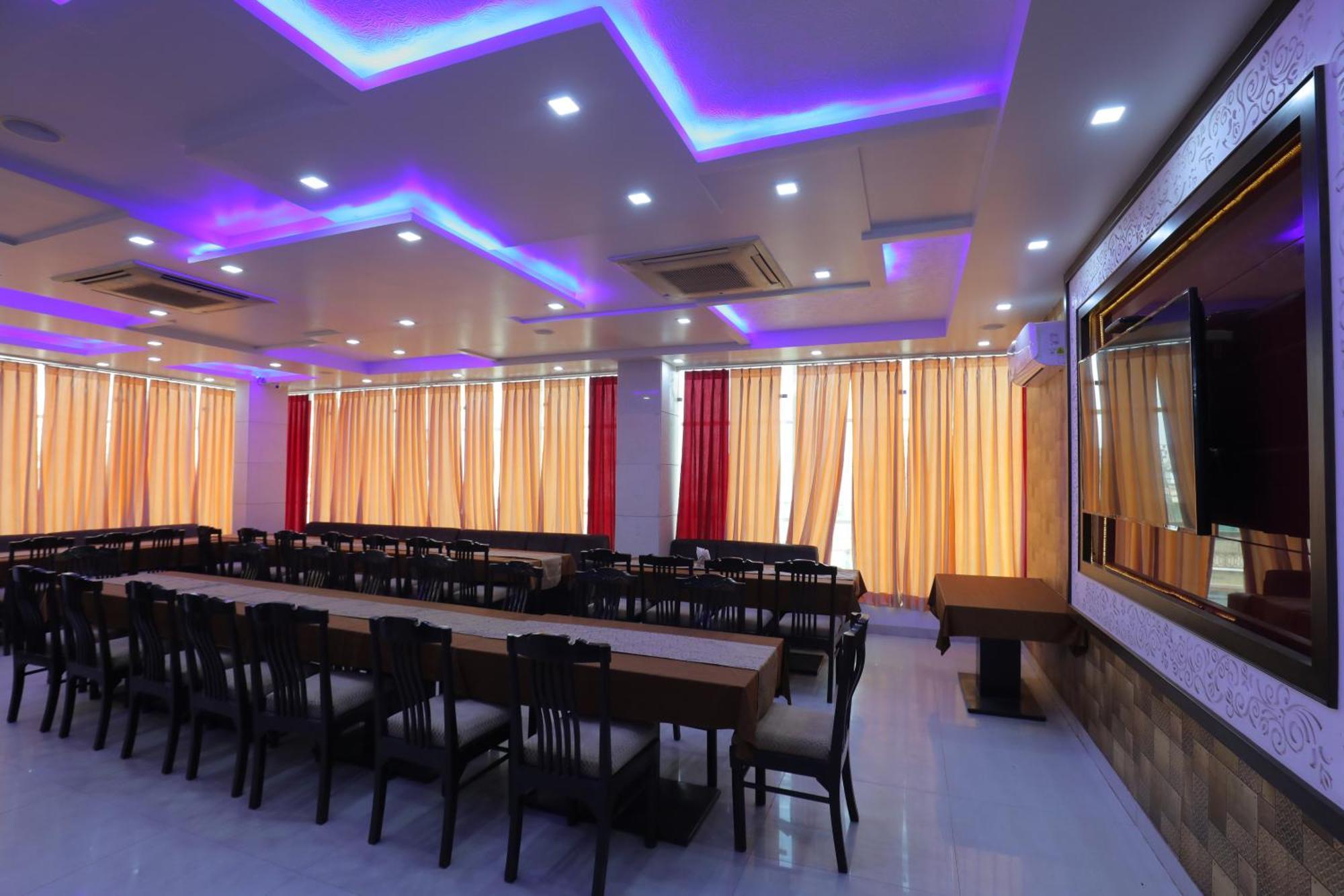 Hotel Red Carpet Tājganj Εξωτερικό φωτογραφία
