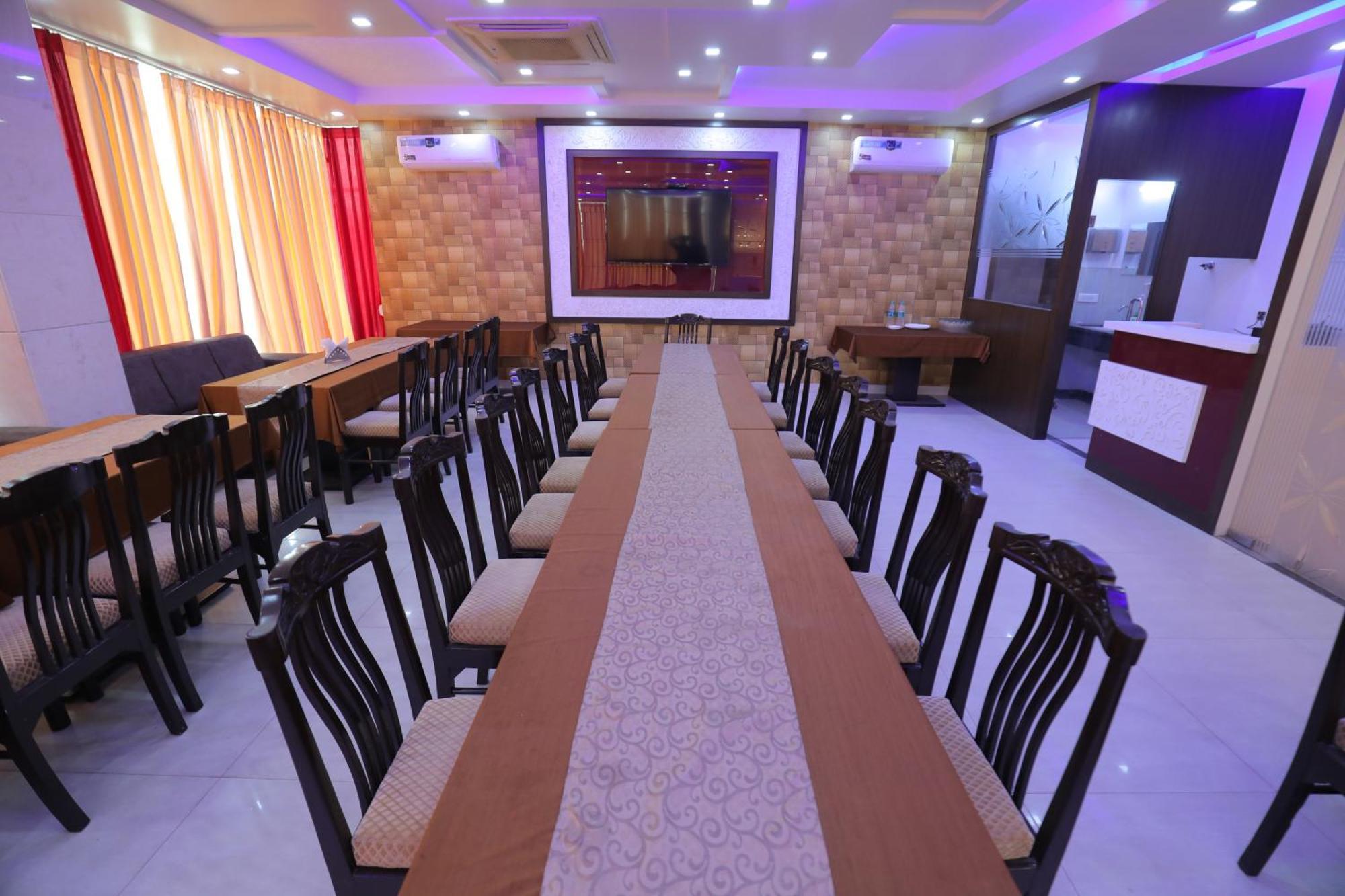 Hotel Red Carpet Tājganj Εξωτερικό φωτογραφία