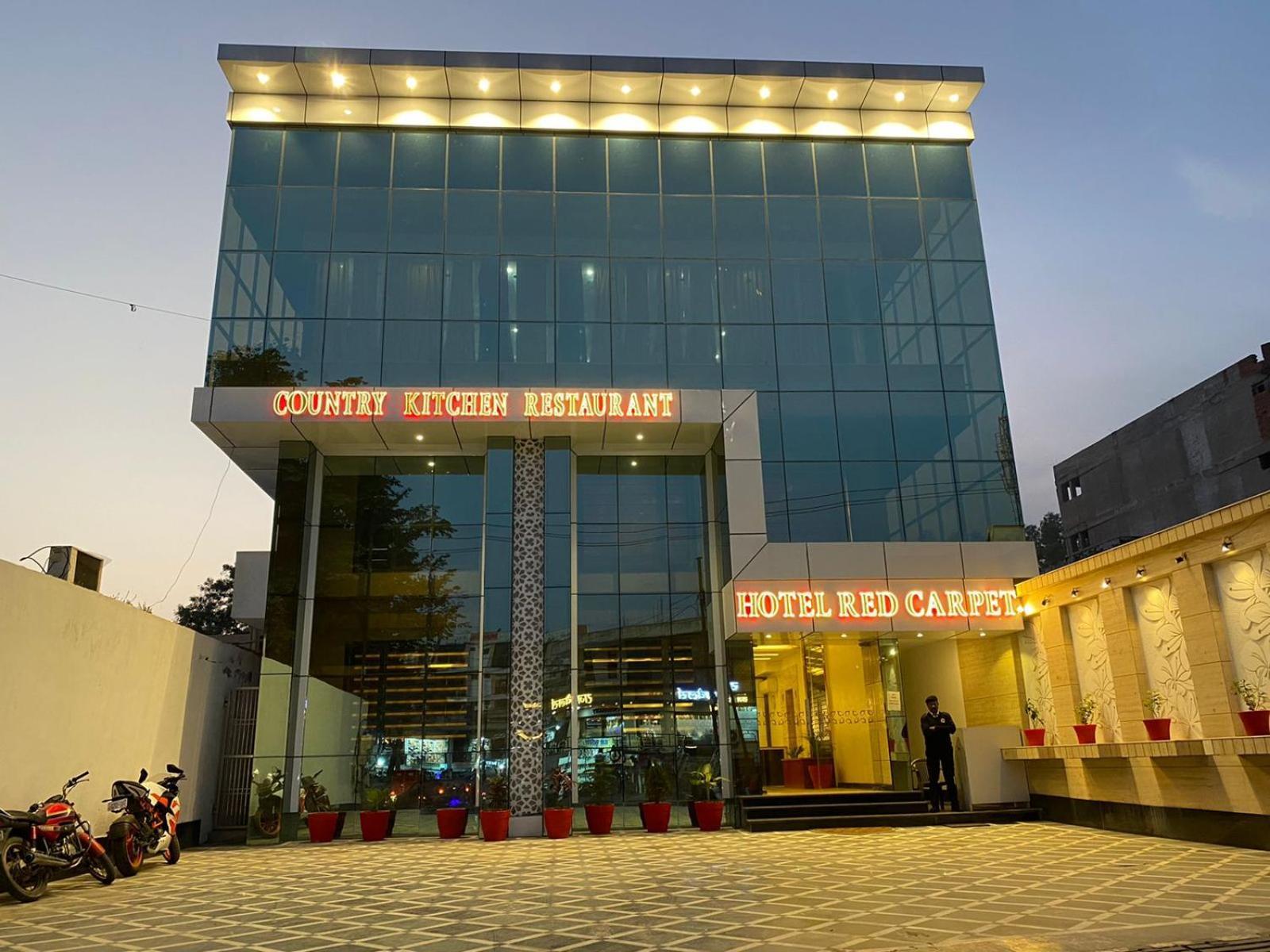 Hotel Red Carpet Tājganj Εξωτερικό φωτογραφία