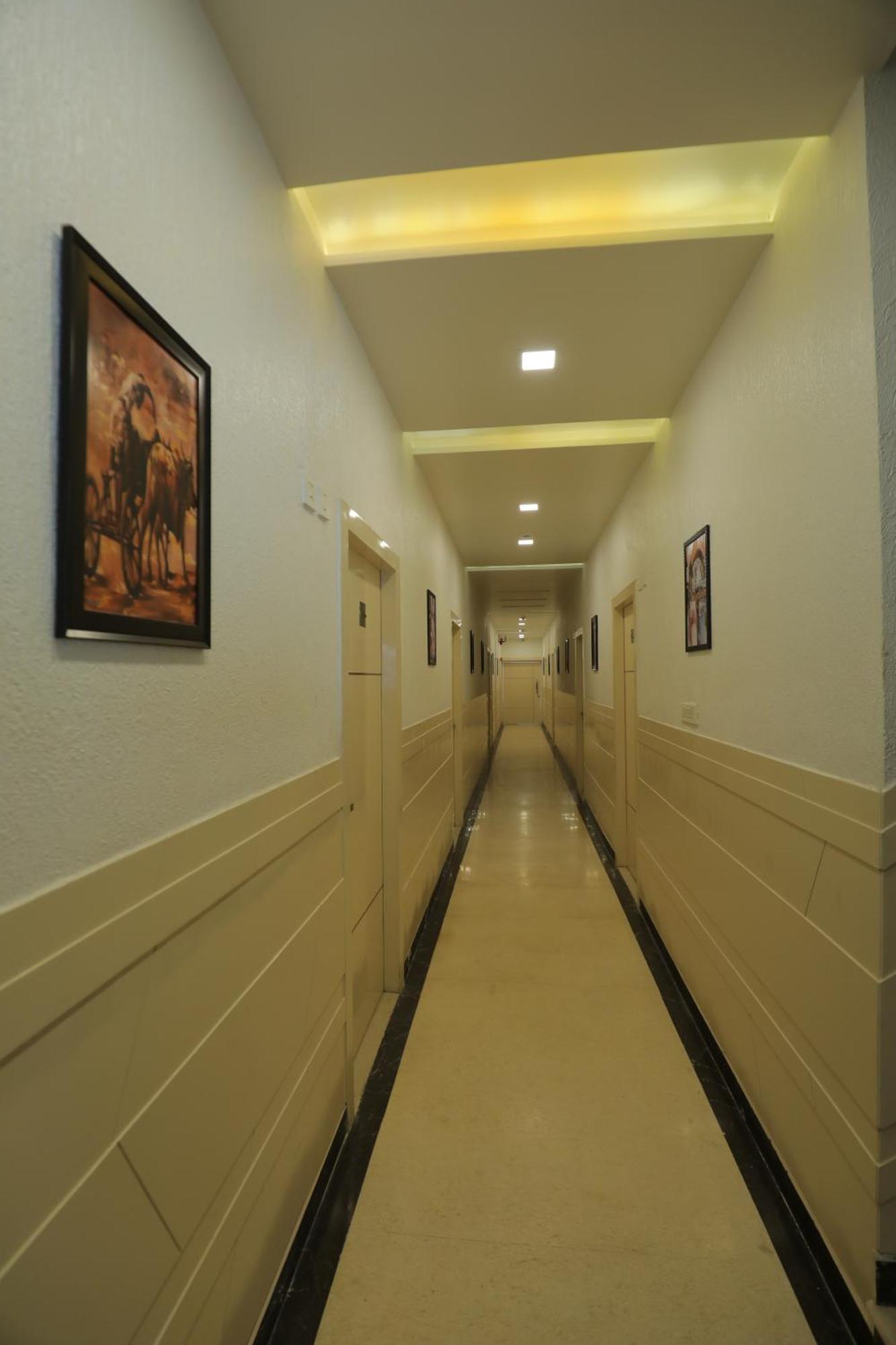 Hotel Red Carpet Tājganj Εξωτερικό φωτογραφία