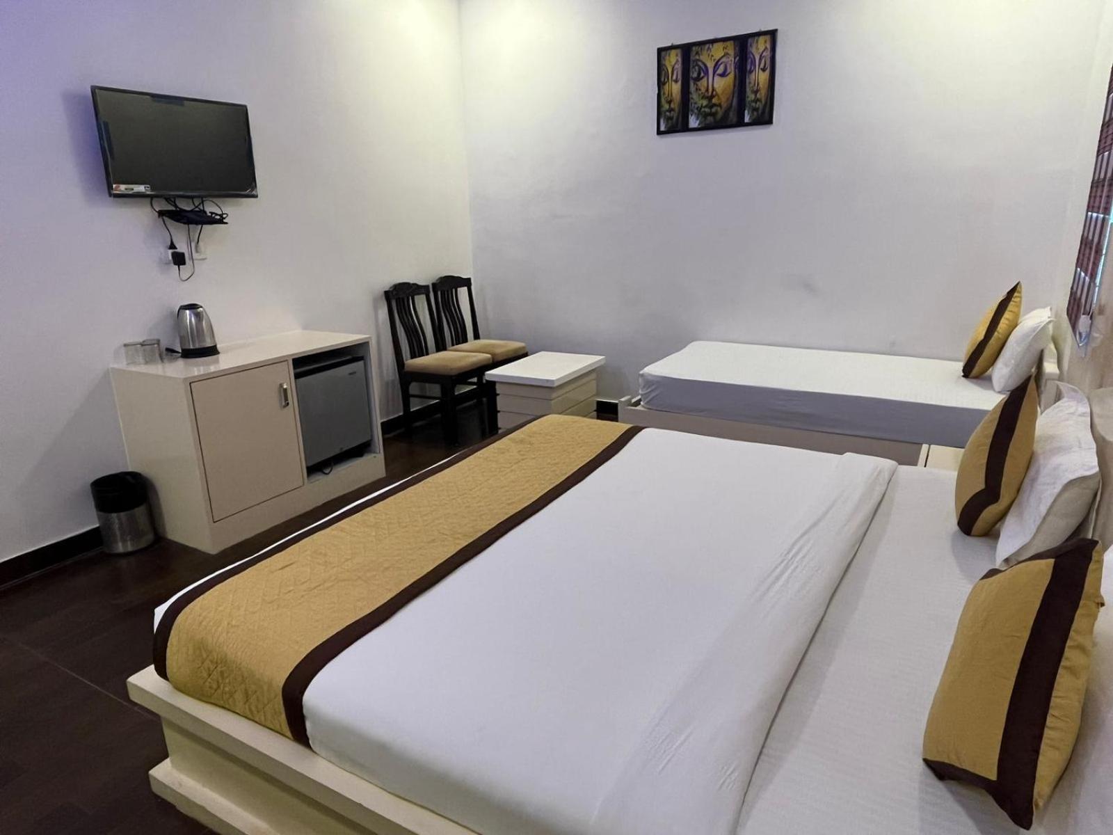 Hotel Red Carpet Tājganj Εξωτερικό φωτογραφία